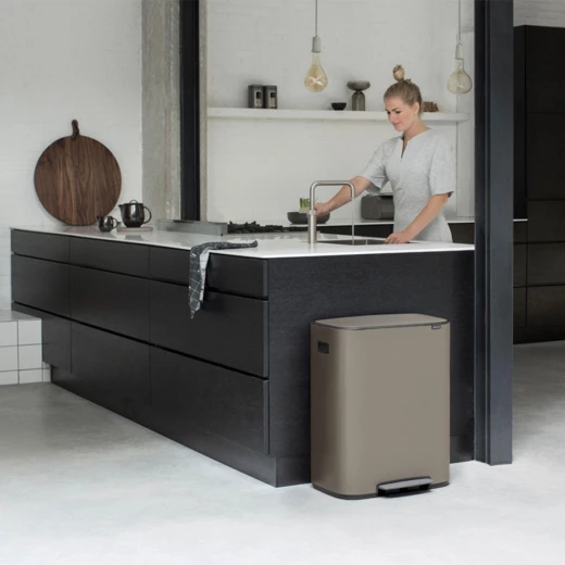 Brabantia Bo Pedal Bin 60 Liter Platinum – Soft Close and Easy Pedal Operation - Brabantia - Image 2