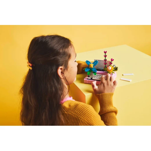 LEGO Creator Typewriter with Flowers 3-in-1 Set – 363 Pieces – Buildable Decorative Toy for Kids & Adults - LEGO - Image 7