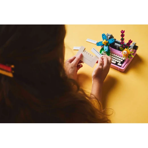 LEGO Creator Typewriter with Flowers 3-in-1 Set – 363 Pieces – Buildable Decorative Toy for Kids & Adults - LEGO - Image 5