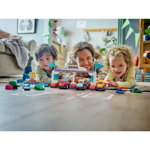 LEGO DUPLO F1 Race Car Team Set – Toddler Toy with Drivers for Creative, Educational Racing Fun - LEGO - Image 6