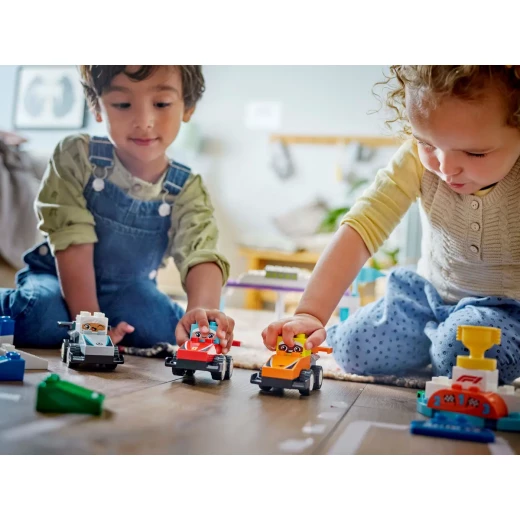 LEGO DUPLO F1 Race Car Team Set – Toddler Toy with Drivers for Creative, Educational Racing Fun - LEGO - Image 5