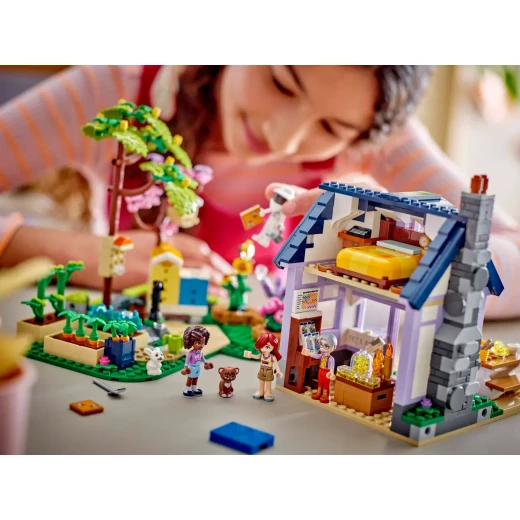 LEGO Friends Beekeepers' House and Flower Garden Set 42669 – Creative Nature-Themed Toy for Kids - LEGO - Image 4