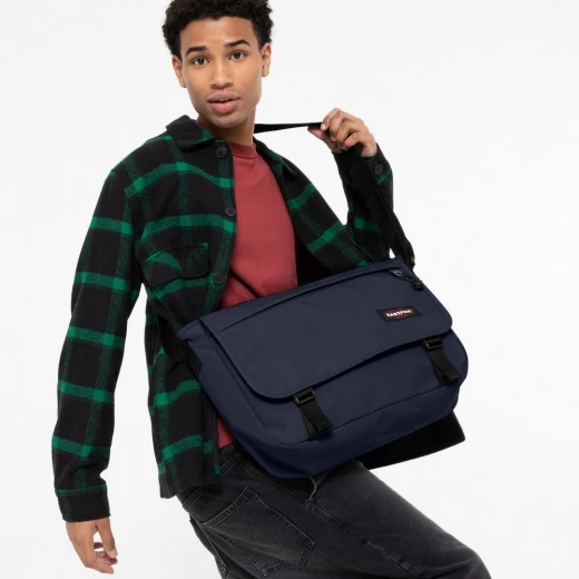 Eastpak Delegate Messenger Bag, Ultra Marine, 20L Shoulder, Crossbody Bag, 30.5 × 38.5 × 13 cm, Padded Laptop Sleeve - Eastpak - Image 4