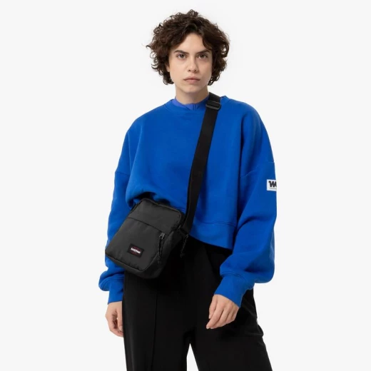 Eastpak The Bigger One Black Crossbody Bag 21 x 22 x 5 Cm - Eastpak - Image 2