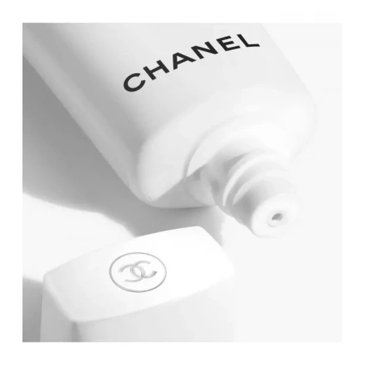 واقي شمسي شانيل UV Essentiel SPF 50 بحجم 30 مل - حماية كاملة - شانيل - Image 2