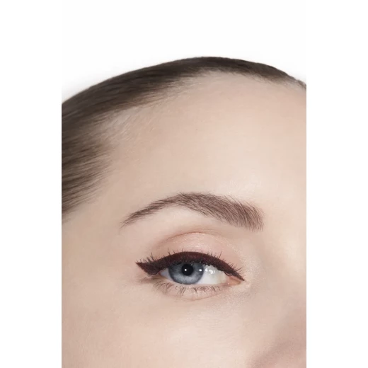 قلم تحديد العيون السائل طويل الأمد من شانيل مضاد للماء عالي الدقة لتحديد مكثف للعين أسود - شانيل - Image 6