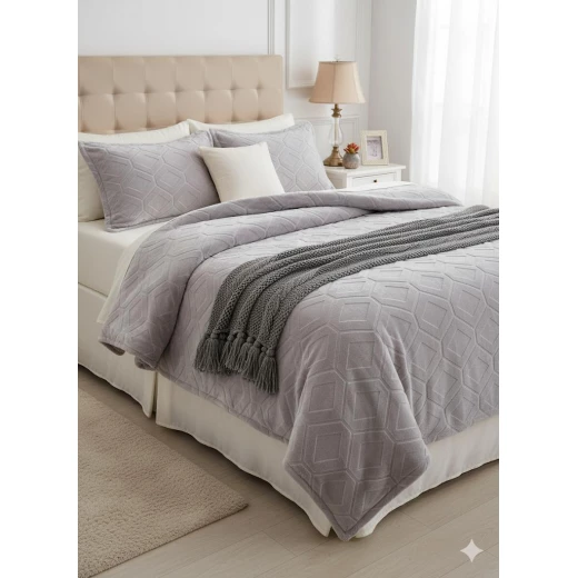 6-Piece Luxury Bedding Set – Comforter, Fitted Sheet, 4 Pillowcases – Micro Super Soft 300 GSM 6-Piece Luxury Bedding Set – Comforter, Fitted Sheet, 4 Pillowcases – Micro Super Soft 300 GSM