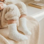 جوارب كومفيلي ناعمة ومريحة للأطفال 2-4 سنوات – جوارب شتوية دافئة بألوان بني، رمادي، أبيض - ك ستور