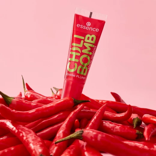 Essence Chili Bomb Lip Gloss 01 Strawberry Salsa Red 10 ml: Plump Lips with a Spicy Kick! Long Lasting, High Shine Finish for a Bold Look - Essence - Image 8