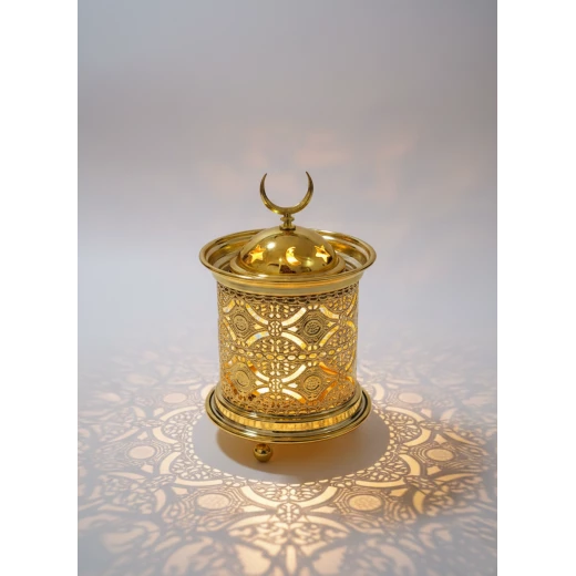 فانوس رمضان ذهبي مودرن بارتفاع 15 سم بنقوش مفرغة وإضاءة LED داخلية دافئة - قطعة ديكور رمضانية أنيقة للمنزل والمكتب بتصميم عصري وقاعدة ثابتة فانوس رمضان ذهبي مودرن بارتفاع 15 سم بنقوش مفرغة وإضاءة LED داخلية دافئة - قطعة ديكور رمضانية أنيقة للمنزل والمكتب بتصميم عصري وقاعدة ثابتة