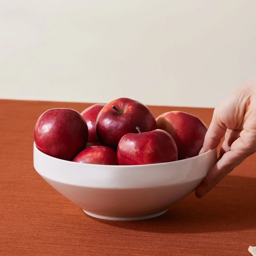 صحن سلطة بورسلين أبيض من كاراجا ستريم بيسك لاين، مثالي لتقديم السلطات والفواكه والحلويات، مقاس 23 سم، متين وأنيق للاستخدام اليومي - كراجا - Image 3