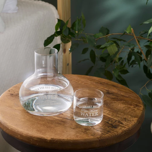 طقم ابريق كاراجا ماريا لغرفة النوم، تصميم زجاجي شفاف 1000 مل أنيق، مثالي للمياه أو المشروبات، إضافة أنيقة لغرفة نومك، متين وسهل التنظيف - كراجا - Image 2