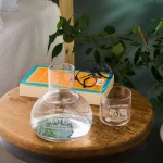 طقم ابريق كاراجا ماريا لغرفة النوم، تصميم زجاجي شفاف 1000 مل أنيق، مثالي للمياه أو المشروبات، إضافة أنيقة لغرفة نومك، متين وسهل التنظيف - كراجا