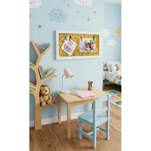 إطار ذكريات عصري بخلفية ذهبية براقة وتصميم حبل الغسيل مع مشابك ملونة – برواز خشبي أبيض تفاعلي لعرض الصور والبطاقات (المقاس 41×21 سم) - منزل لولو شوب - Image 2