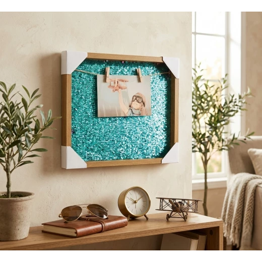 An elegant wooden frame with a charming sequined background, measuring 32.5 x 27.5 cm, featuring a distinctive modern design that adds a touch of luxury and sparkle to home decor. Perfect for displaying photos and memories in an attractive and stylish way in any interior space - Lolo shop home - Image 2