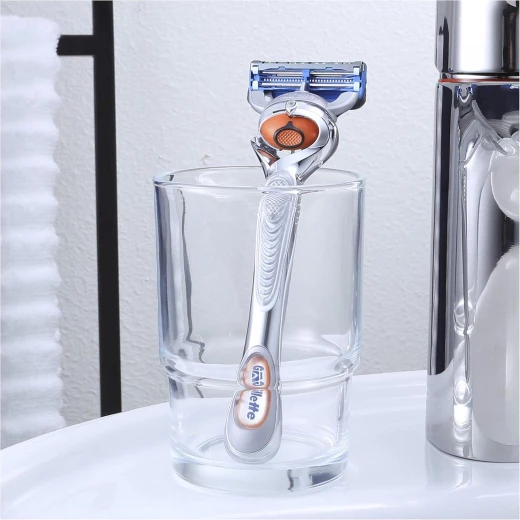 Gillette Skinguard Sensitive Razor Flexball for Men, Gentle Shave, 1 Count - Gillette - Image 7