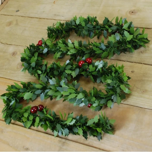 A sparkling red berry garland – this easy-to-install Tinsel garland can be hung or wrapped around doors, walls, and Christmas trees for a festive touch A sparkling red berry garland – this easy-to-install Tinsel garland can be hung or wrapped around doors, walls, and Christmas trees for a festive touch