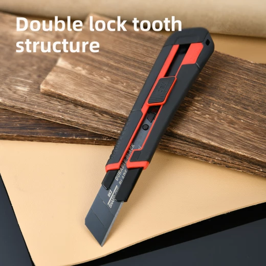 Deli 25mm Snap Off Utility Knife Heavy Duty Black SK2 Blade with Secure Grip and Blade Storage for Precise Cutting Tasks 25 mm Wide Blade - Deli - Image 4
