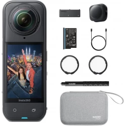 حزمة كاميرا Insta360 X5 360° المقاومة للماء 8K Essentials باللون الأسود