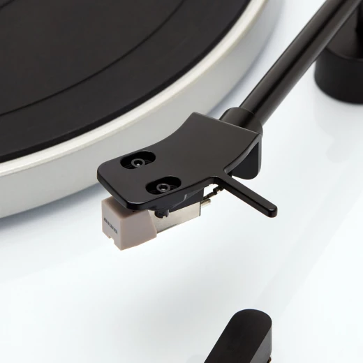 Aiwa APX-680BT Modern Silver Black Hi-Fi Belt Drive Turntable with Bluetooth and USB Recording - Image 3