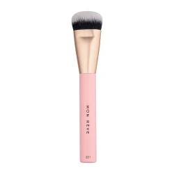 Mon Rêve 221 Oval Foundation Brush | Wide makeup brush ideal for applying compact, liquid, and cream makeup for a flawless finish