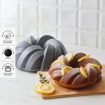 قالب كيك كاراجا Cake Pro بتصميم مجدول أنثراسيت 26 سم – قالب ألمنيوم مصبوب غير لاصق مقاوم حتى 250° لتحضير الكيك باحترافية - كراجا