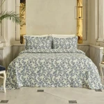 طقم غطاء سرير كاراجا هوم ألينا مزدوج أزرق، مفرش سرير 250×240 سم مع 2 غطاء وسادة بتصميم أنيق - كراجا