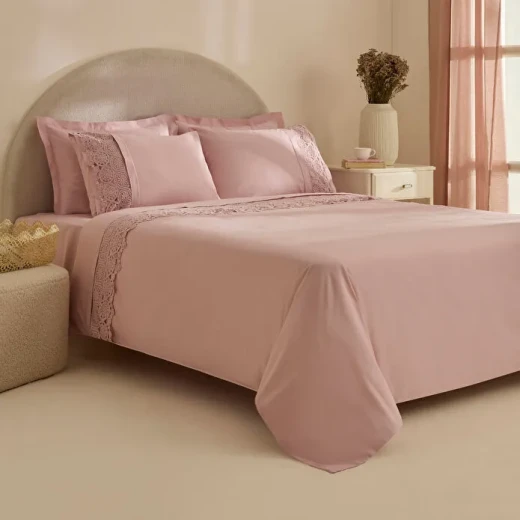 طقم جهاز عرائس كاراجا هوم بيليندا 7 قطع باللون وردي غباري، طقم مفروشات منزلي أنيق بتصميم فاخر - كراجا - Image 2