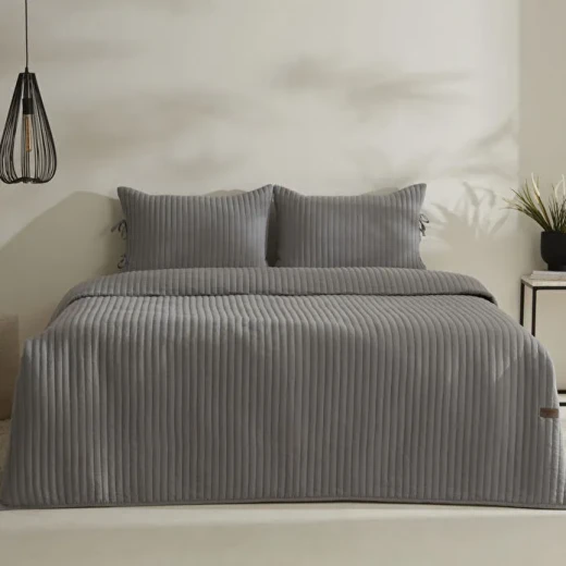 طقم مفرش سرير كاراجا هوم إيلي مزدوج باللون الرمادي مع غطاء سرير 230×240 سم و2 غطاء وسادة 50×70 سم من بوليستر 100% - كراجا - Image 5
