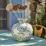مزهرية كاراجا هوم كاتي من الصدف والخيزران مقاس 25×25×26 سم تصميم ديكوري فاخر لإضافة لمسة طبيعية للمنزل - كراجا
