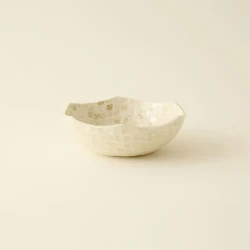 طبق ديكوري كاراجا هوم كاري من الخيزران وصدف اللؤلؤ مقاس 25.5×25.5×8.5 سم لتزيين المنزل بأناقة