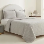 مفرش سرير كاراجا هوم بريز سوفت مفرد رمادي 160×240 سم مع 2 غطاء وسادة مزين بحواف من بوليستر 100% - كراجا