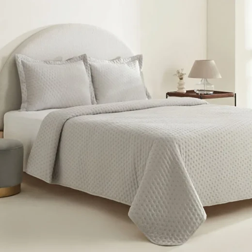 مفرش سرير كاراجا هوم بريز سوفت مفرد رمادي 160×240 سم مع 2 غطاء وسادة مزين بحواف من بوليستر 100%