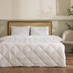 لحاف كاراجا هوم مايكروفايبر سوفت مزدوج 195×215 سم بحشوة 250 جم/م² من البوليستر لراحة ودفء مثاليين