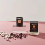 شمعة كاراجا هوم كلاسي المعطرة مع حامل زجاجي – رائحة العنبر 170 غرام - كراجا