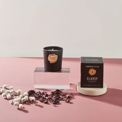 شمعة كاراجا هوم كلاسي المعطرة مع حامل زجاجي – رائحة العنبر 170 غرام