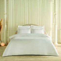 طقم مفارش سرير كاراجا هوم إينا مزدوج أبيض، قطن بيركال 80 خيط بنسبة 100% بتصميم ناعم وأنيق مع غطاء لحاف وملاءة و2 غطاء وسادة بمقاسات مريحة