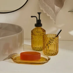طقم إكسسوارات حمام كاراجا هوم بيلينو 3 قطع لون أمبر، حامل فرشاة أسنان وصابون سائل وقطعة صابون بتصميم أنيق وعصري