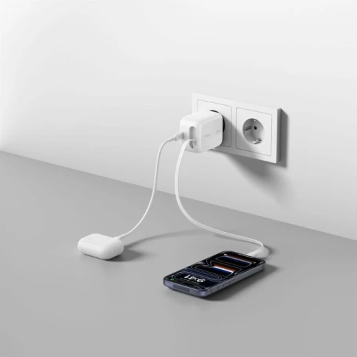 Belkin BoostCharge Pro Dual GaN 45W Charger with Retractable 0.8m USB-C Cable and Extra USB-C Port, Fast Charging, White - Belkin - Image 3