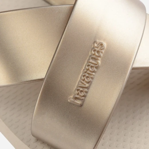 شبشب نسائي Havaianas باللون البيج، مقاس 39-40 (37-38BR)، طول 24 سم، بحزامين عريضين بتصميم X ولمسة معدنية أنيقة - هافياناس - Image 3