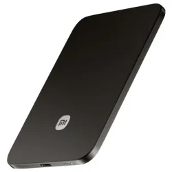 باوربانك Xiaomi BHR0913GL بسعة 5000mAh، شحن لاسلكي 15W وسلكي سريع 22.5W، تصميم نحيف 6 مم، وزن 98 جم، شاشة حالة وحماية متعددة