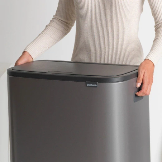 سلة نفايات Bo Touch Bin سعة 60 لتر بلاتينيوم، تصميم موفر للمساحة، دلو داخلي XL قابل للإزالة، سهلة التنظيف والنقل، مثالية للعائلات - برابانتيا - Image 5