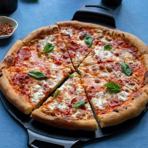 Cast Iron Pizza Pan Dia 38cm Black, Heavy-Duty Round Baking Sheet, Even Heat Distribution Skillet for Crispy Crusts in Oven & Stovetop - Lodge - Image 2