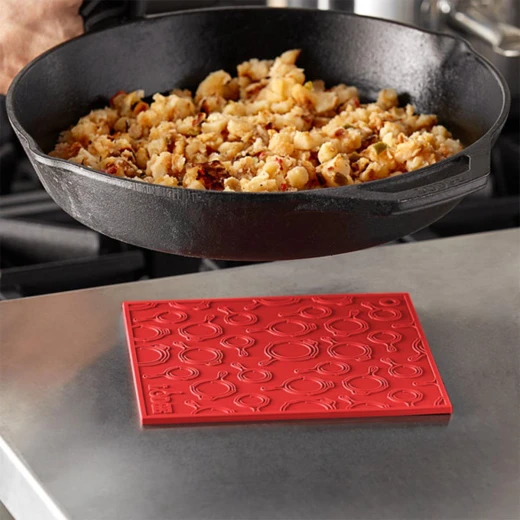 Lodge Square Silicone Skillet Trivet 18x18cm Red - Lodge - Image 2