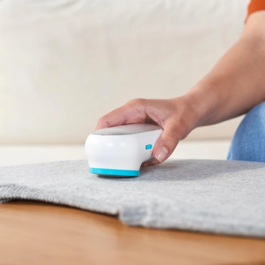 Taurus Perfect Complet Pro Lint Remover, 40-Minute Autonomy, USB & Battery Charger, Removable Reservoir, Suitable for All Fabrics, Automatic Shut-Off, 600mA Ni-MH Battery - Taurus - Image 4