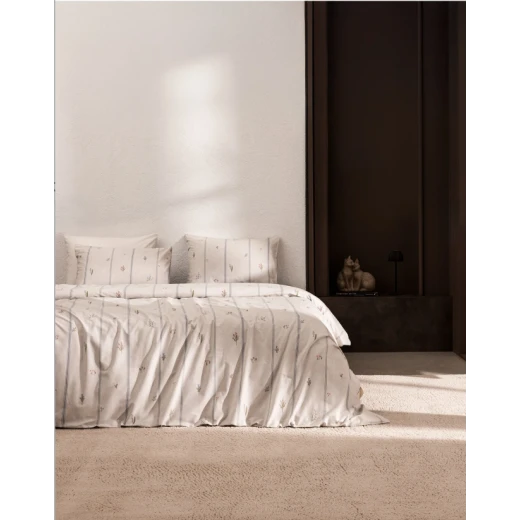 طقم غطاء لحاف كينج مدام كوكو مارسيل – غطاء لحاف بنقشة أنيقة من قماش رانفورس 240×220 سم مع غطائي وسادة 50×70 سم وملاءة 260×280 سم طقم غطاء لحاف كينج مدام كوكو مارسيل – غطاء لحاف بنقشة أنيقة من قماش رانفورس 240×220 سم مع غطائي وسادة 50×70 سم وملاءة 260×280 سم