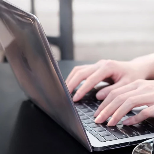 حاظ وي وو Crystal Shield لجهاز Macbook Air مقاس 13.6 بوصة 2022 شفاف - متين وأنيق - وي وُو - Image 6