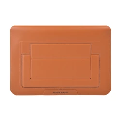 حافظة WiWU Skin Ultra Stand Sleeve مقاس 13 بوصة، لون بني، تصميم نحيف وأنيق، حماية عملية للماك بوك من الخدوش والرطوبة، مع حامل مدمج وإغلاق مغناطيسي