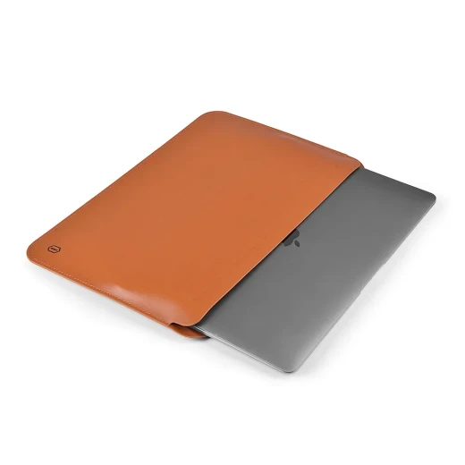 حافظة WiWU Skin Ultra Stand Sleeve مقاس 13 بوصة، لون بني، تصميم نحيف وأنيق، حماية عملية للماك بوك من الخدوش والرطوبة، مع حامل مدمج وإغلاق مغناطيسي - وي وُو - Image 4