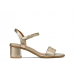 صندل جيوكس أوريلي 50 نسائي جلد معدني بلون ذهبي فاتح، كعب منخفض مريح، مقاس 39، تصميم مسامي، مثالي للمكتب والاستخدام اليومي - جيوكس